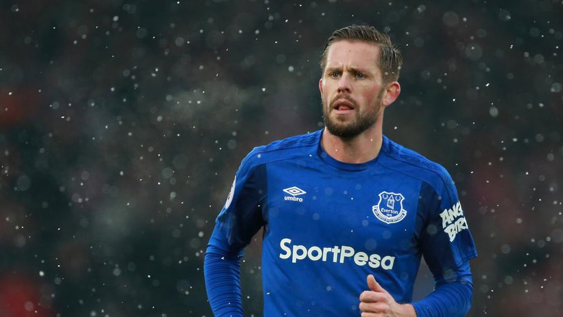 库里在巴塞罗那比赛中刷新纪录，持续失利引发热议！热度持续攀升